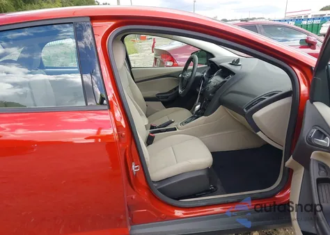 2018 Ford Focus Se z USA, uszkodzony, nr VIN 1FADP3F29JL319037